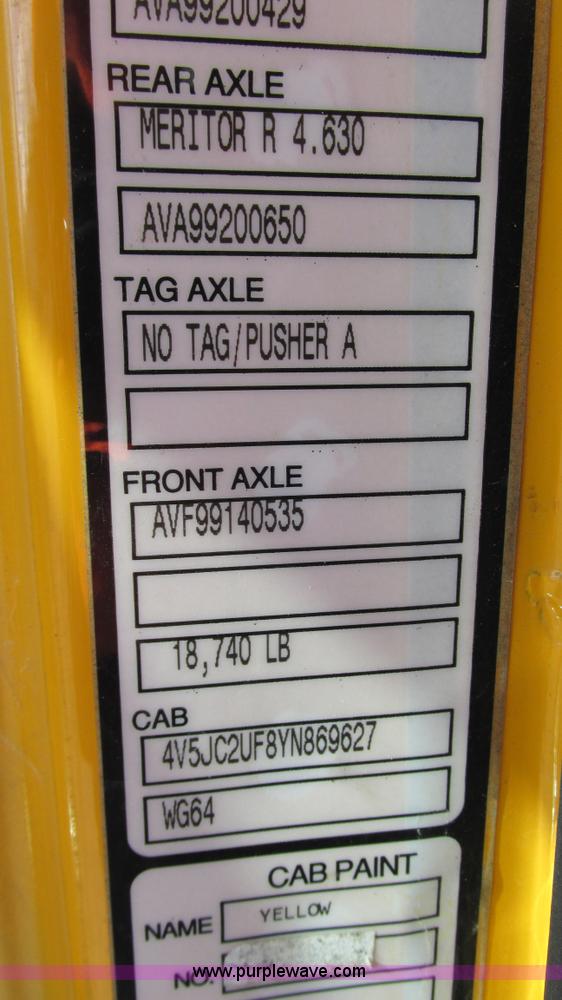 image for item I3184 2000 Volvo WG dump truck