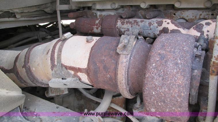 image for item I3184 2000 Volvo WG dump truck