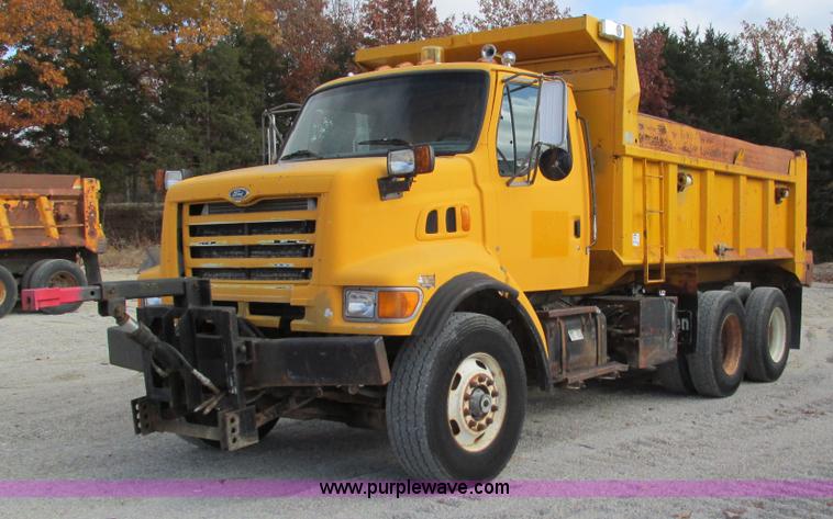 image for item I3185 1998 Ford LT9501 Louisville 101 dump truck