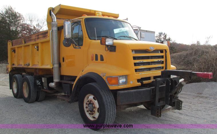 image for item I3185 1998 Ford LT9501 Louisville 101 dump truck
