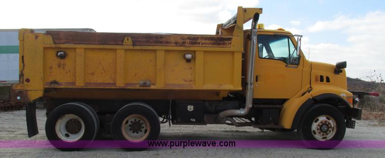 image for item I3185 1998 Ford LT9501 Louisville 101 dump truck