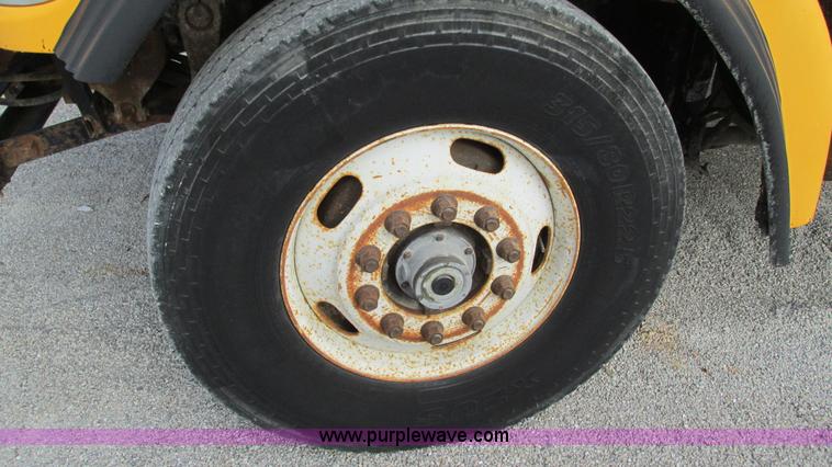 image for item I3185 1998 Ford LT9501 Louisville 101 dump truck