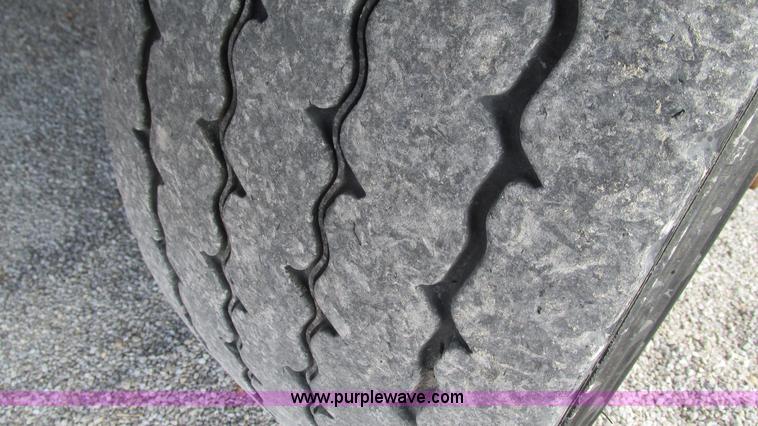 image for item I3185 1998 Ford LT9501 Louisville 101 dump truck