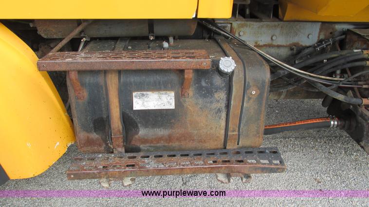 image for item I3185 1998 Ford LT9501 Louisville 101 dump truck