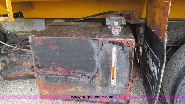 image for item I3185 1998 Ford LT9501 Louisville 101 dump truck