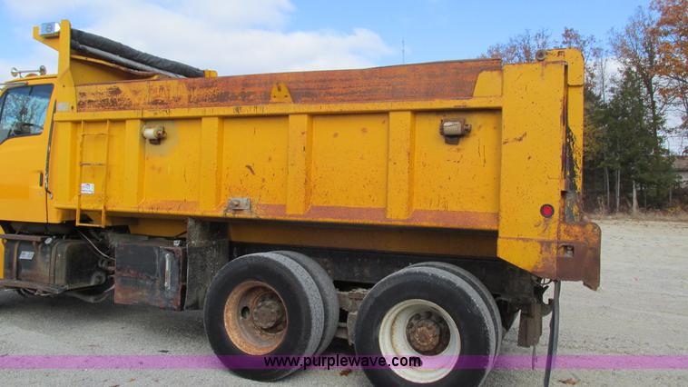 image for item I3185 1998 Ford LT9501 Louisville 101 dump truck