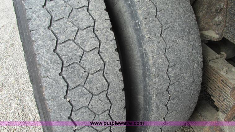 image for item I3185 1998 Ford LT9501 Louisville 101 dump truck