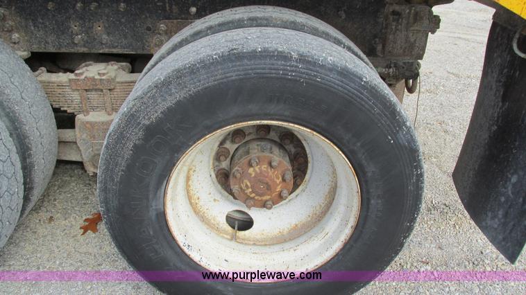 image for item I3185 1998 Ford LT9501 Louisville 101 dump truck