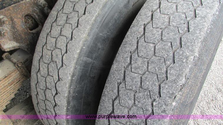 image for item I3185 1998 Ford LT9501 Louisville 101 dump truck