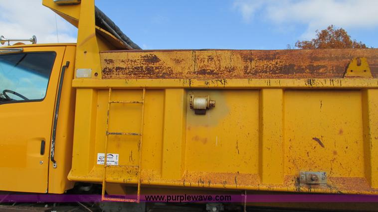 image for item I3185 1998 Ford LT9501 Louisville 101 dump truck