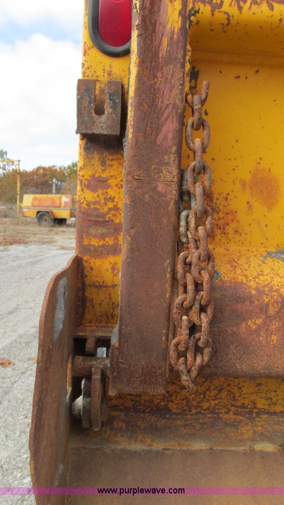 image for item I3185 1998 Ford LT9501 Louisville 101 dump truck