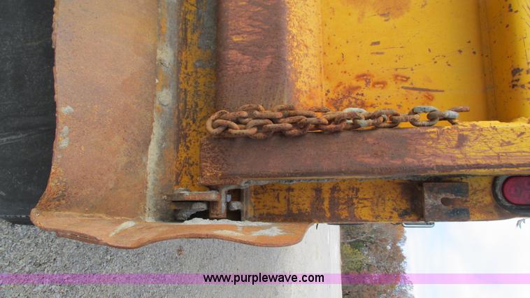 image for item I3185 1998 Ford LT9501 Louisville 101 dump truck