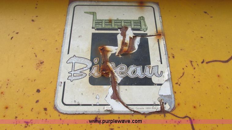 image for item I3185 1998 Ford LT9501 Louisville 101 dump truck