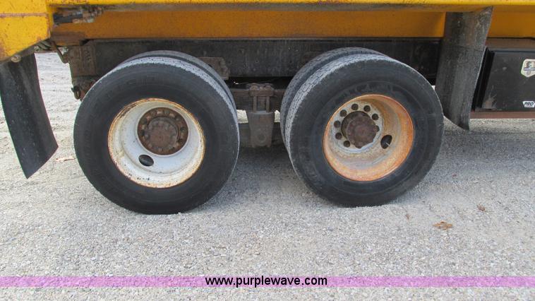 image for item I3185 1998 Ford LT9501 Louisville 101 dump truck