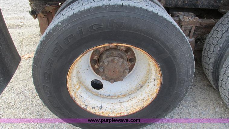 image for item I3185 1998 Ford LT9501 Louisville 101 dump truck