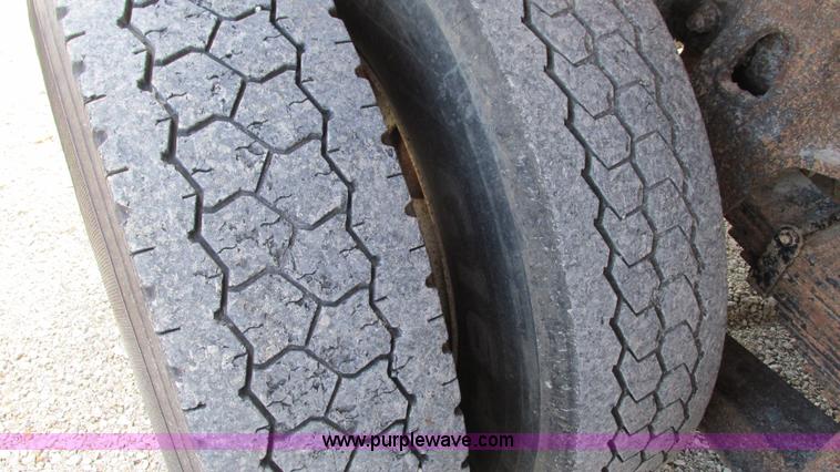 image for item I3185 1998 Ford LT9501 Louisville 101 dump truck