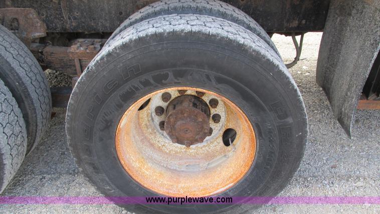 image for item I3185 1998 Ford LT9501 Louisville 101 dump truck