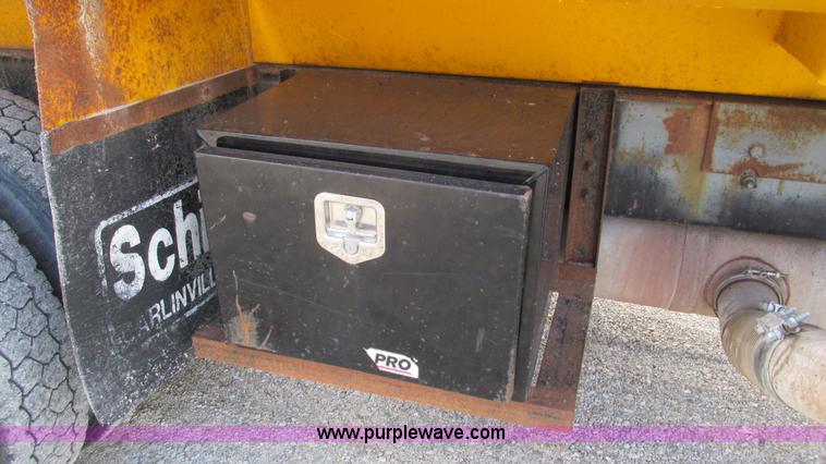 image for item I3185 1998 Ford LT9501 Louisville 101 dump truck