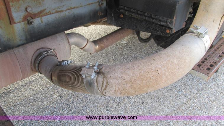 image for item I3185 1998 Ford LT9501 Louisville 101 dump truck