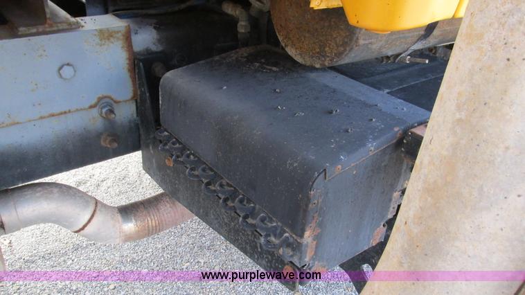image for item I3185 1998 Ford LT9501 Louisville 101 dump truck