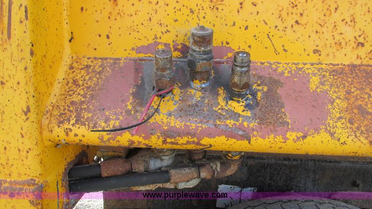 image for item I3185 1998 Ford LT9501 Louisville 101 dump truck