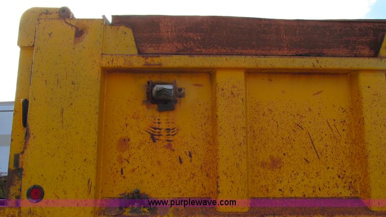 image for item I3185 1998 Ford LT9501 Louisville 101 dump truck