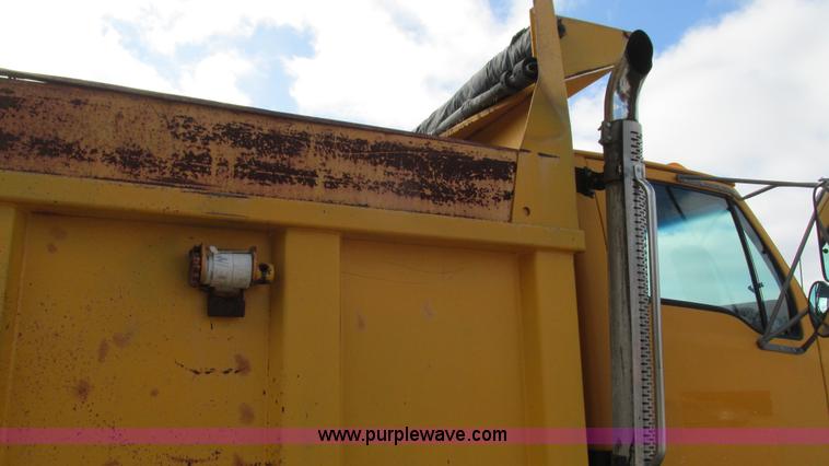 image for item I3185 1998 Ford LT9501 Louisville 101 dump truck