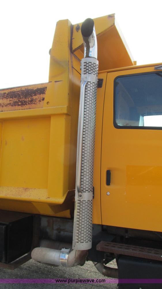 image for item I3185 1998 Ford LT9501 Louisville 101 dump truck