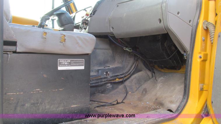 image for item I3185 1998 Ford LT9501 Louisville 101 dump truck