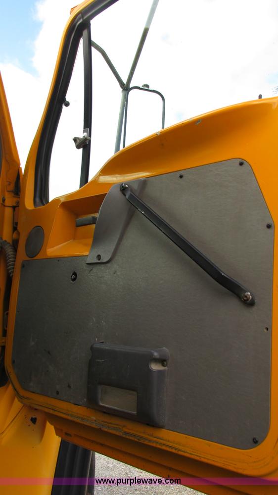 image for item I3185 1998 Ford LT9501 Louisville 101 dump truck