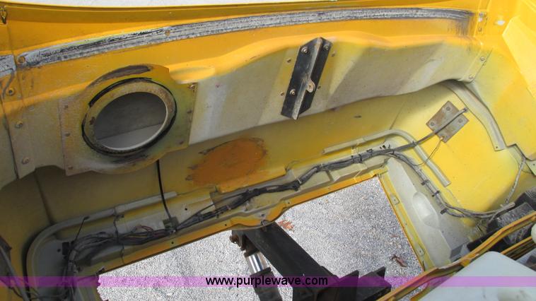 image for item I3185 1998 Ford LT9501 Louisville 101 dump truck