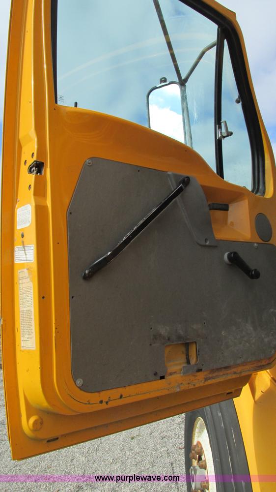 image for item I3185 1998 Ford LT9501 Louisville 101 dump truck