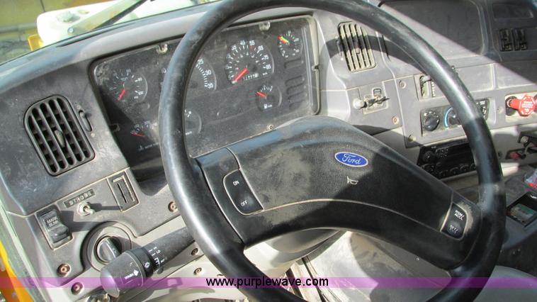 image for item I3185 1998 Ford LT9501 Louisville 101 dump truck