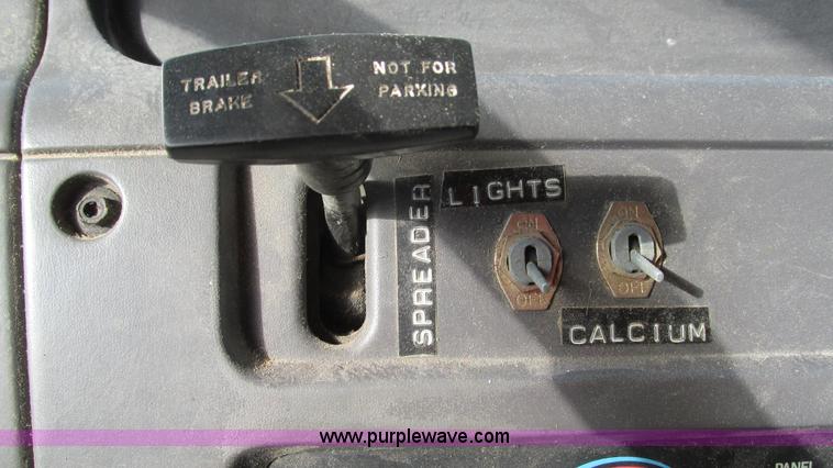 image for item I3185 1998 Ford LT9501 Louisville 101 dump truck