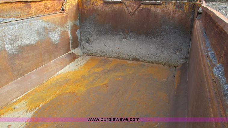 image for item I3185 1998 Ford LT9501 Louisville 101 dump truck