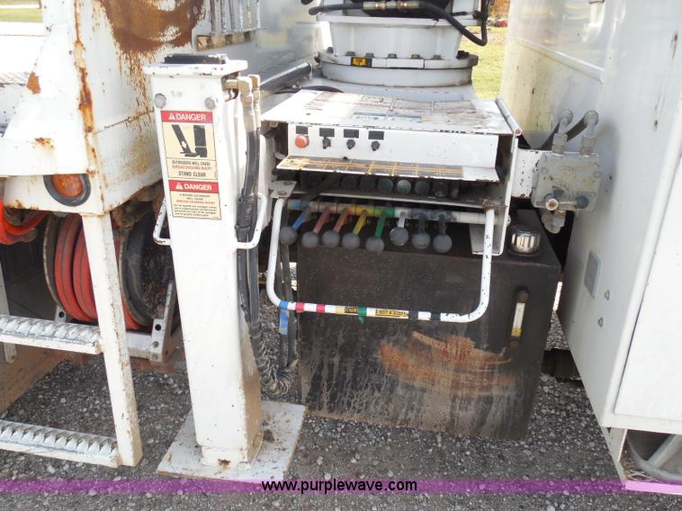 image for item I3359 2003 IMT 9000 series knuckle boom crane