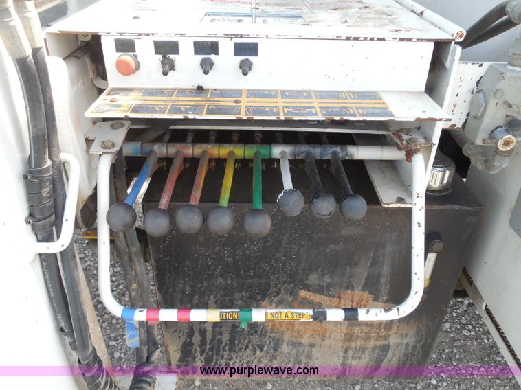 image for item I3359 2003 IMT 9000 series knuckle boom crane