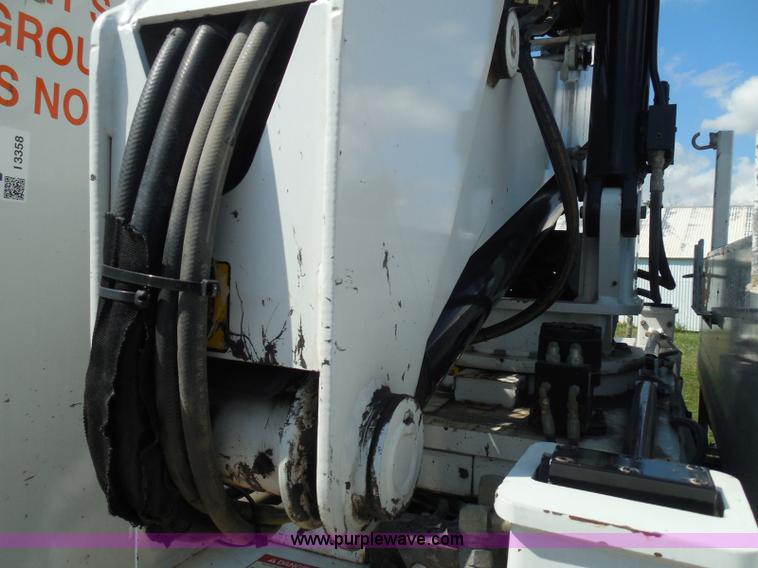 image for item I3359 2003 IMT 9000 series knuckle boom crane