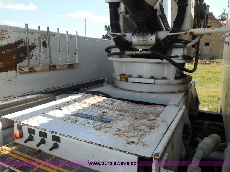 image for item I3359 2003 IMT 9000 series knuckle boom crane