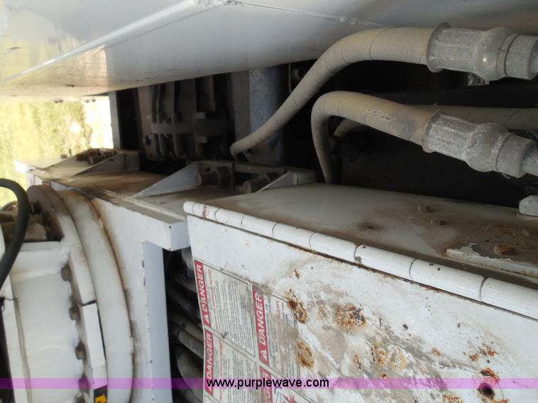 image for item I3359 2003 IMT 9000 series knuckle boom crane