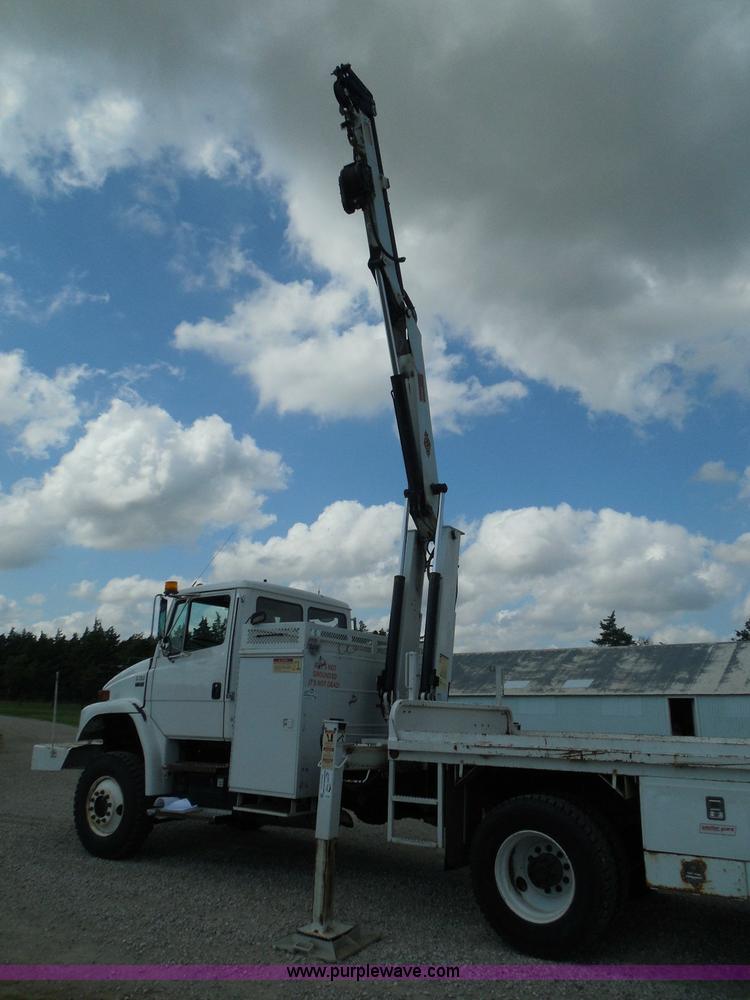 image for item I3359 2003 IMT 9000 series knuckle boom crane