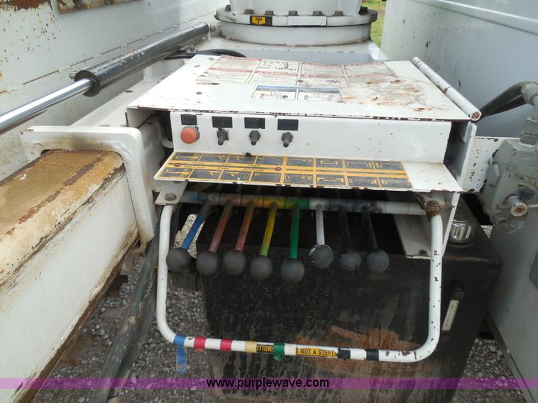 image for item I3359 2003 IMT 9000 series knuckle boom crane