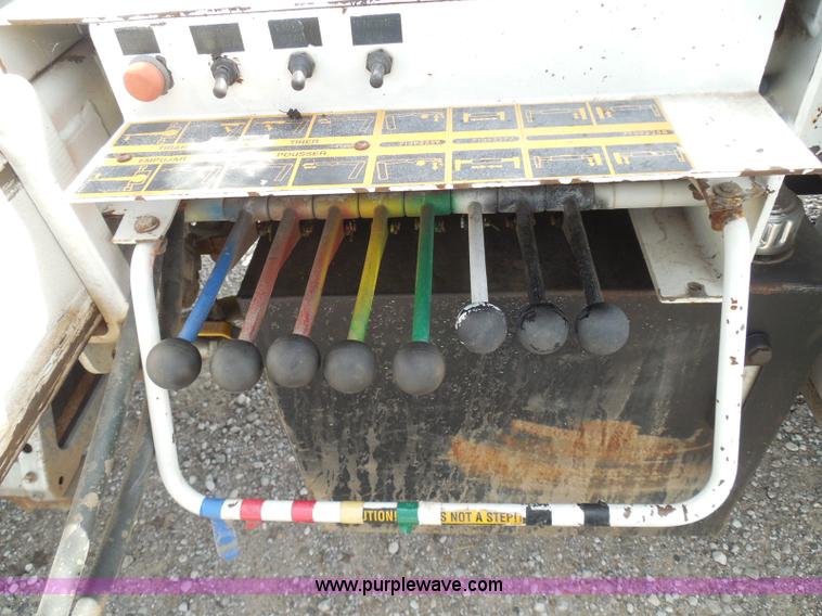 image for item I3359 2003 IMT 9000 series knuckle boom crane