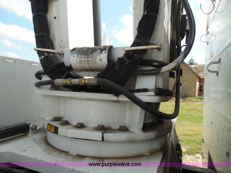 image for item I3359 2003 IMT 9000 series knuckle boom crane