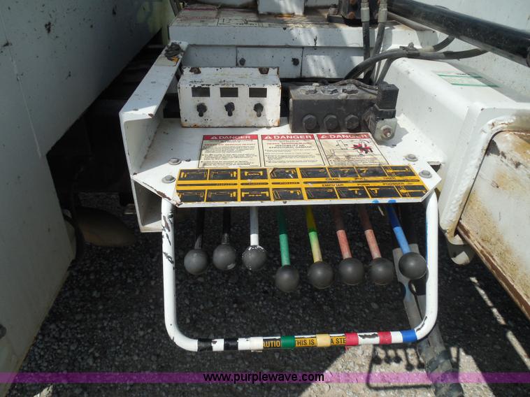 image for item I3359 2003 IMT 9000 series knuckle boom crane