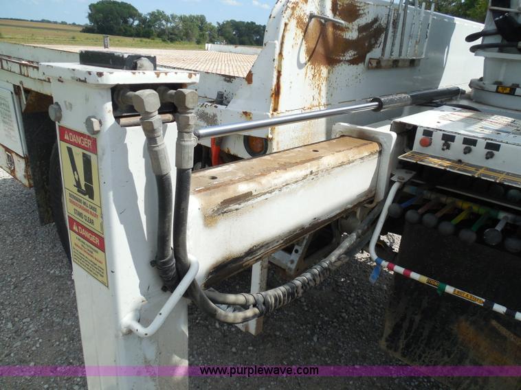 image for item I3359 2003 IMT 9000 series knuckle boom crane