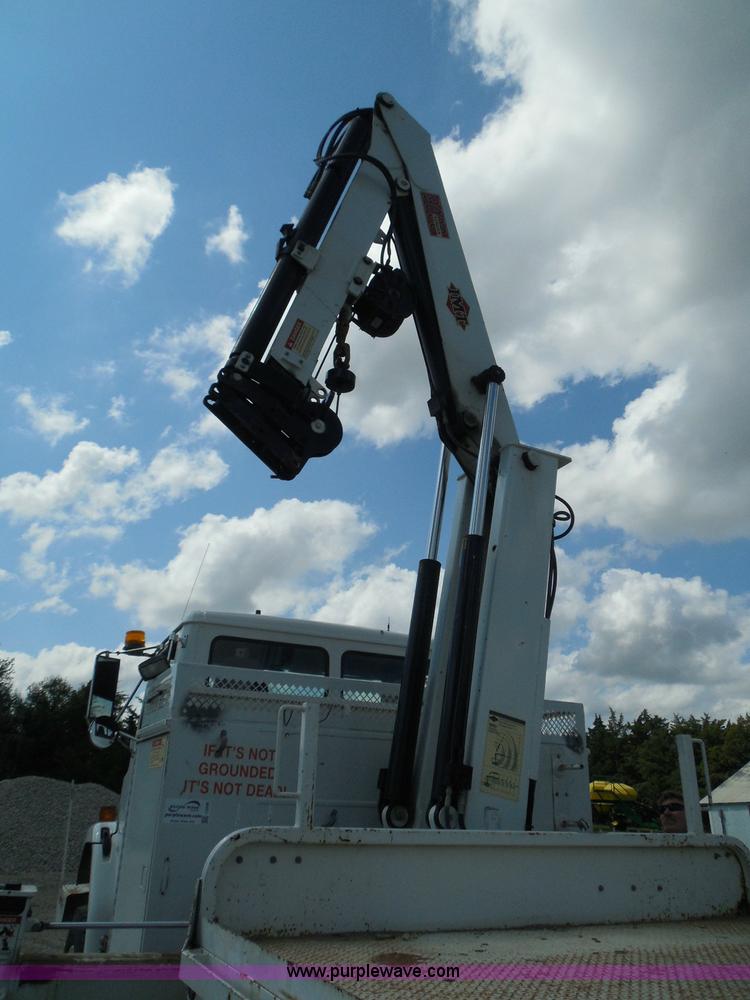 image for item I3359 2003 IMT 9000 series knuckle boom crane