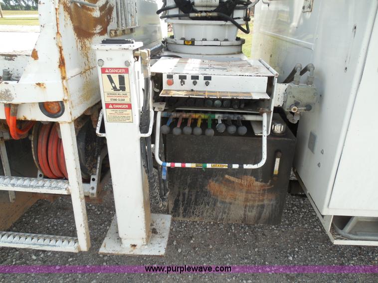 image for item I3359 2003 IMT 9000 series knuckle boom crane