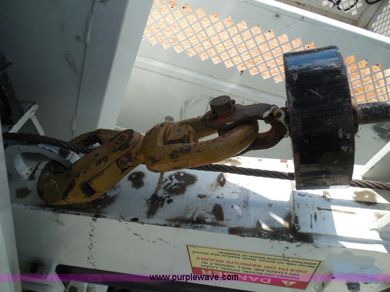 image for item I3359 2003 IMT 9000 series knuckle boom crane