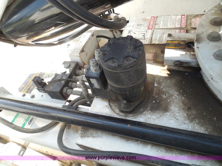 image for item I3359 2003 IMT 9000 series knuckle boom crane